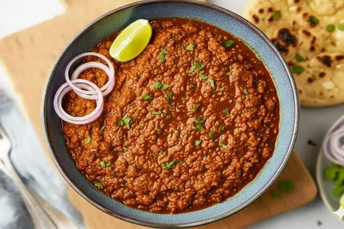 Authentic Hyderabadi Kheema Naan served with flavourful minced meat curry at Sri Parimala's Kitchen.